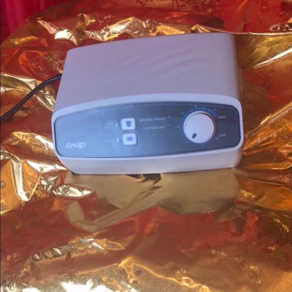 Motion mattress with operator